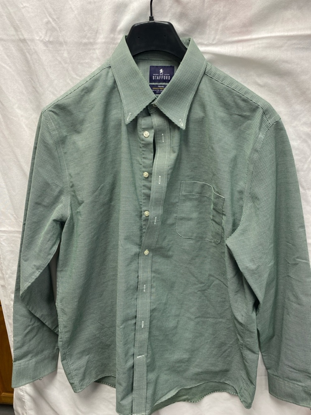 Stafford Men's Green Long-Sleeve Button-Down Dress Shirt
